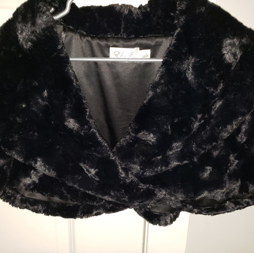 Elegant Shoulder Cape